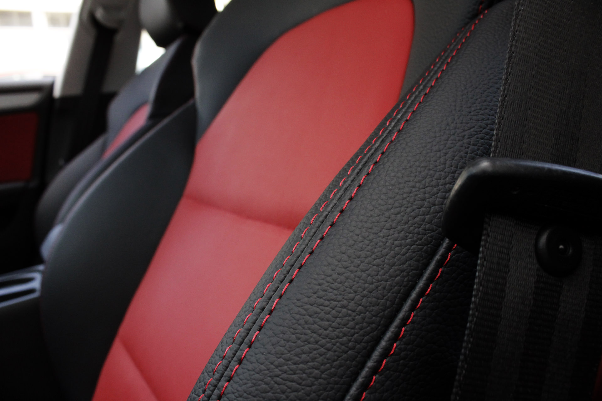 Эко-дружная аренда авто: выбирайте роскошь из переработанных материалов