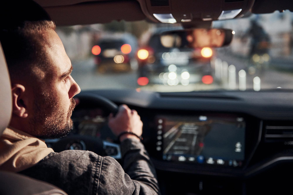 Condus defensiv în oraș: fii pregătit complet când apelezi la chirie auto