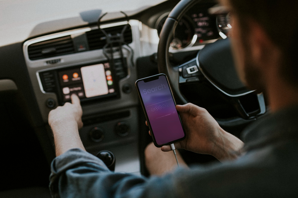 Система Apple CarPlay и Android Auto, доступная в автомобилях Bradus: как быстро их подключить